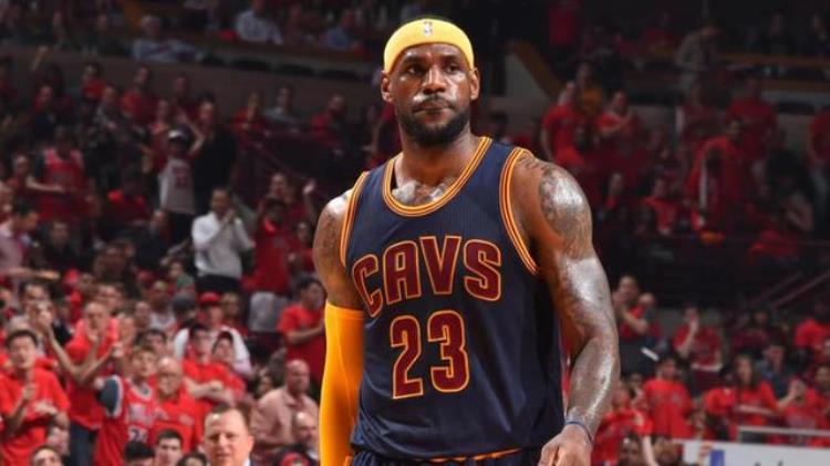 nba球员历史前十「历史前十球星最出色赛季是哪年邓肯03年一夫当关詹皇是16年」