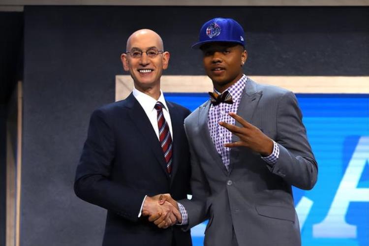 NBA版爽文他20岁几乎退役被天之骄子挤走如今两人命运反转
