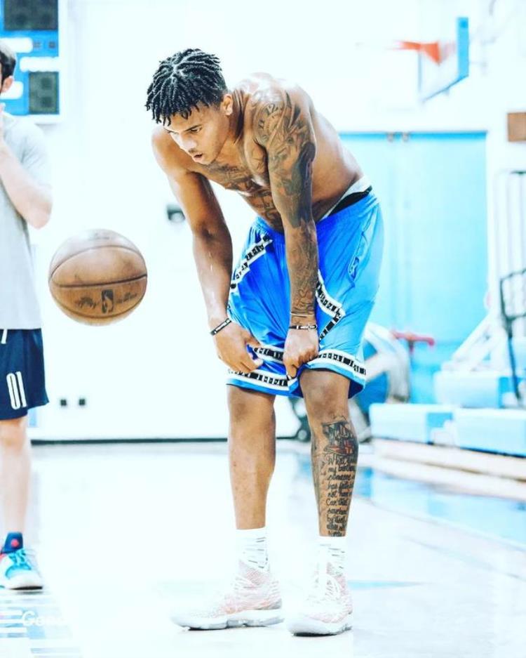 NBA版爽文他20岁几乎退役被天之骄子挤走如今两人命运反转