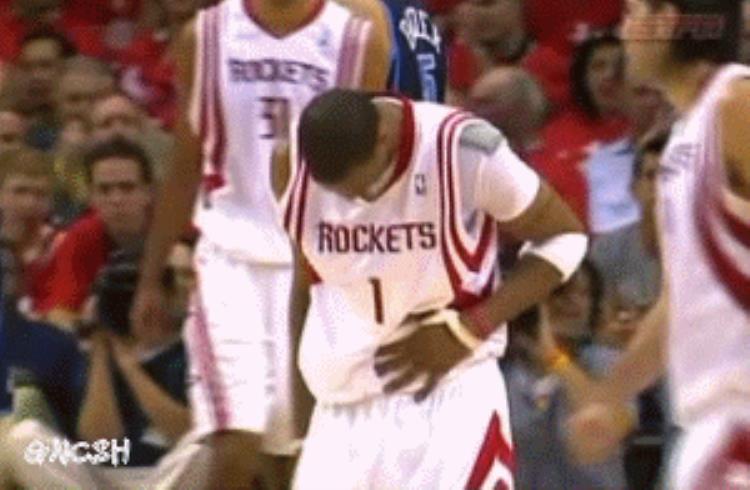 nba比赛中下跪「NBA历史上最出名的5次下跪,科比乔丹上榜最后一位让人泪目」