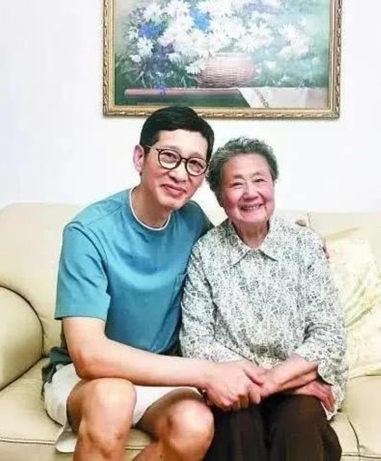 王劲松太帅了「这才是56岁王劲松老去的秘诀坚决不穿老年装妆发得体不油腻」