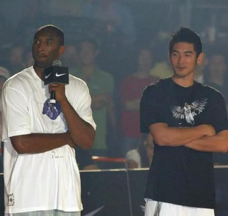 nba书法「NBA球星中国行写毛笔字看看他们都写得怎么样吧」