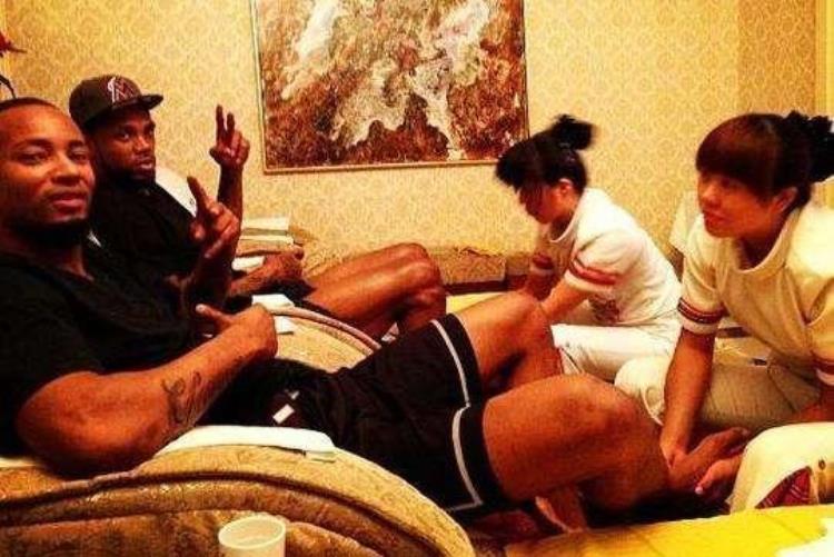 nba球星喜欢中国食物「NBA球星疯狂迷恋中国足疗开拓者组团放松詹皇不忘自拍」