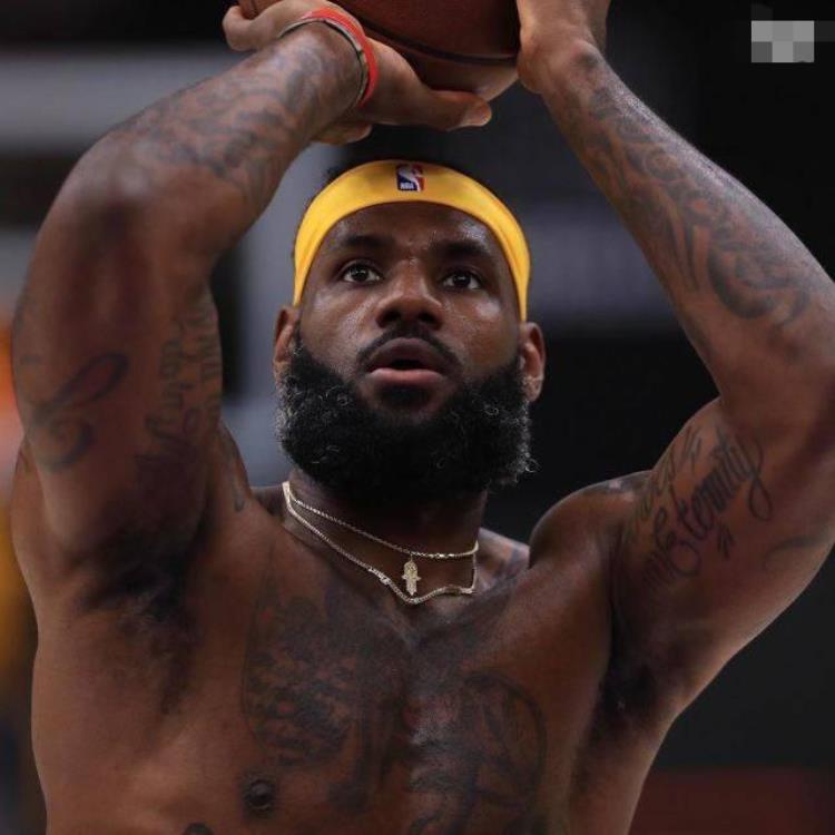 nba球星的萌娃「20张NBA球星幼年照挡住名字你认识几个浓眉哥特征太明显」