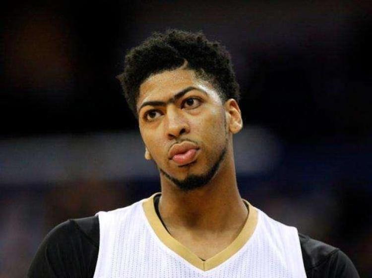 nba球星的萌娃「20张NBA球星幼年照挡住名字你认识几个浓眉哥特征太明显」