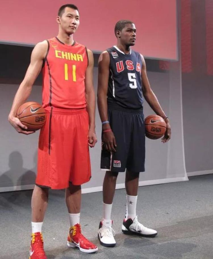 nba巨星为什么都是黑人「为何在NBA的巨星大多数是黑人看了这5张照片你就有答案」
