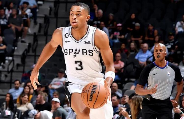 nba今年进步最快球员「NBA本赛季进步最快的球员火箭马刺新星上榜场均30且180真猛」
