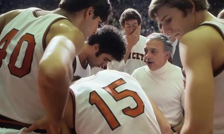 真实的卡特教练「真实版卡特教练纯素人对战5个NBA球星他打造下狗逆袭奇迹」