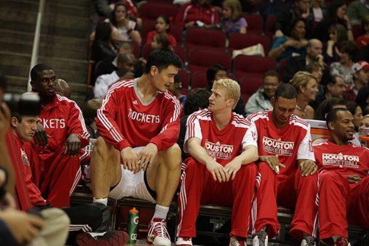 打球只是副业nba球员「打篮球就是个副业NBA的抛弃造就了他更加完美的人生」
