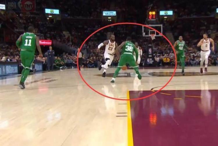 詹姆斯翻身跳投「NBA7大丝滑的转身过人詹姆斯用身体顶开转帕克陀螺式旋转」