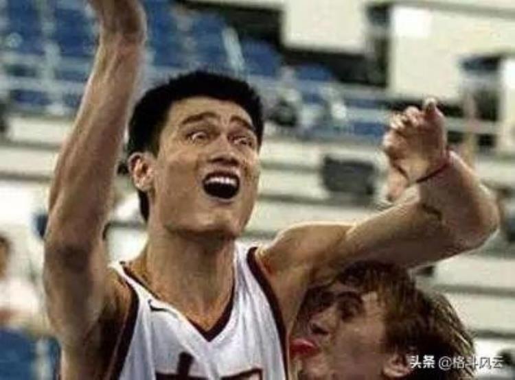 nba游戏里面有易建联「NBA球员都自带生化武器易建联我当时差点吐出来」