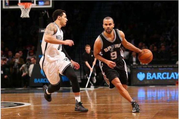 詹姆斯翻身跳投「NBA7大丝滑的转身过人詹姆斯用身体顶开转帕克陀螺式旋转」