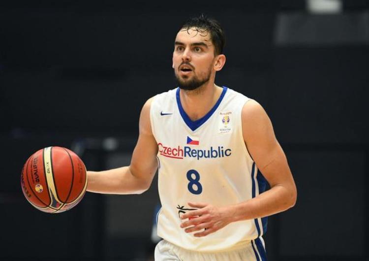 在NBA只是替补却带领黑马干翻2大豪强拿到MVP他太狠了啊