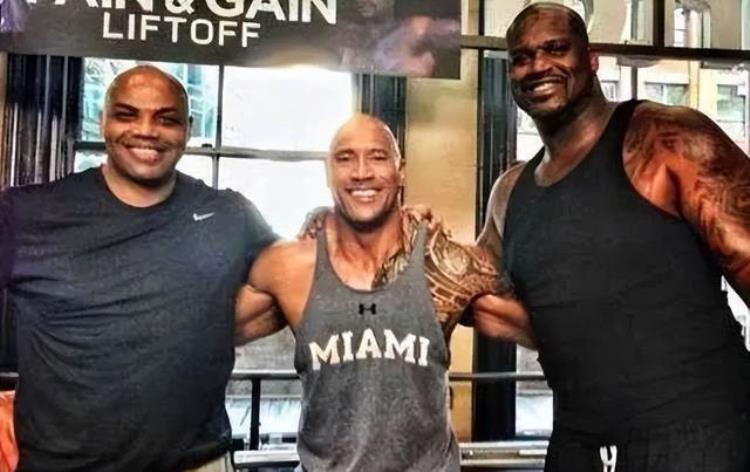 强森和nba球员对比「想和NBA巨人合影看看这对比强森比奥胖小两圈美队小鸟依人」