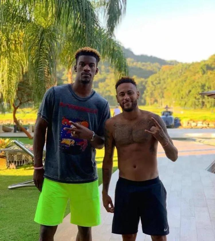 强森和nba球员对比「想和NBA巨人合影看看这对比强森比奥胖小两圈美队小鸟依人」