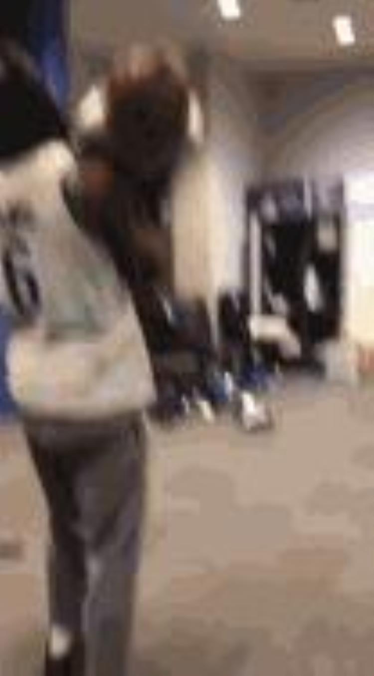 韦德参加的篮球综艺「去你的篮球梦韦德虐菜抢断女儿后暴扣一身装X的打扮亮了」