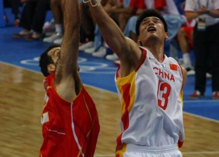 nba和国际篮联干扰球区别「科普NBA和国际篮联规则有啥不同暂停多防守有三秒区干扰球不同」