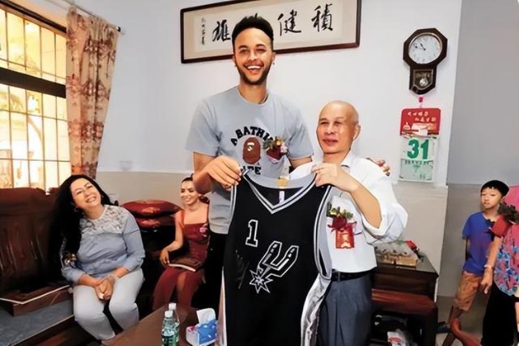 nba球员安德森中国寻亲「不图钱财曝安德森为了妈妈愿加入中国男篮姚明亲自通话邀约」