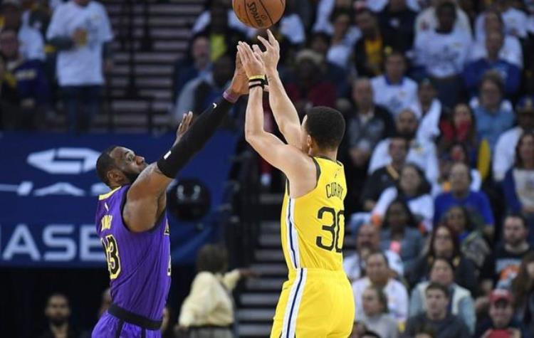 nba退役球衣最多的球员「NBA100退役球衣的五大巨星盘点库里詹姆斯领衔」