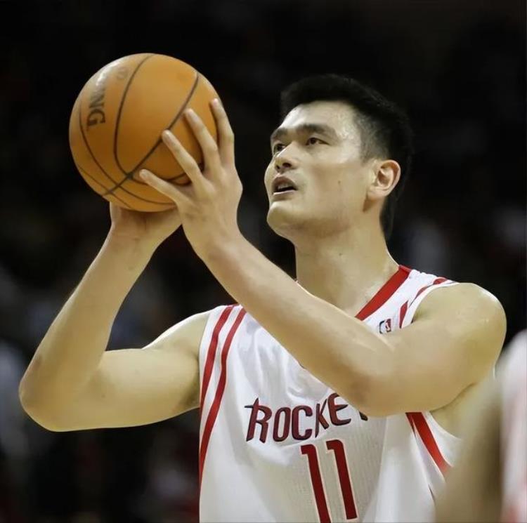 中国篮球运动员在nba的成就最大收入最高的是谁「中国篮球运动员在NBA的成就最大收入最高」