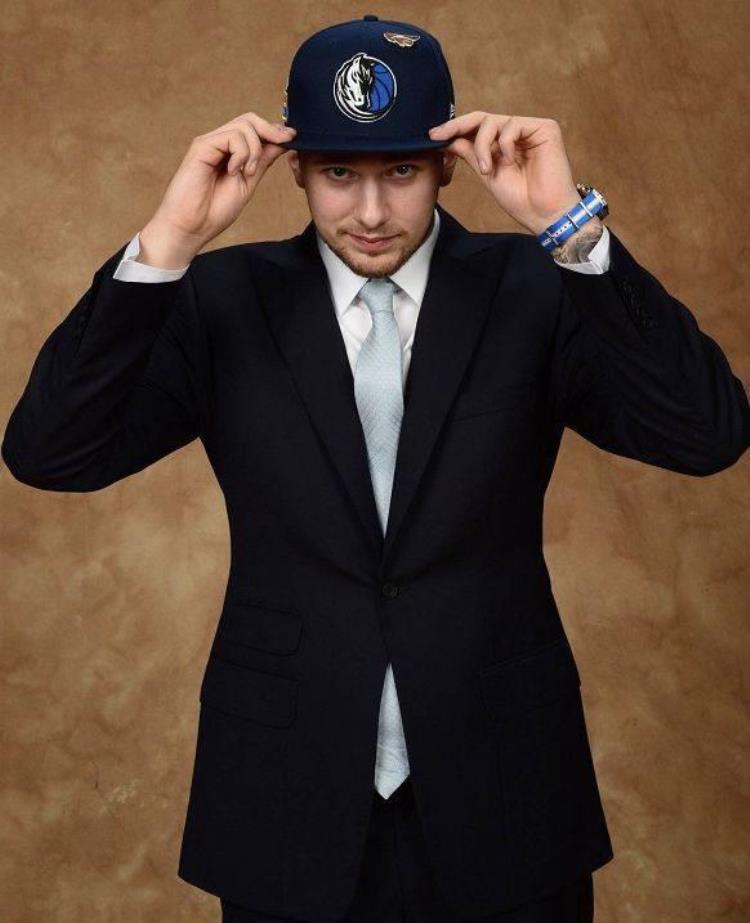 东契奇未来超级巨星「未来的NBA超巨东契奇不只是数据抢眼来看看这一伟大的表现」