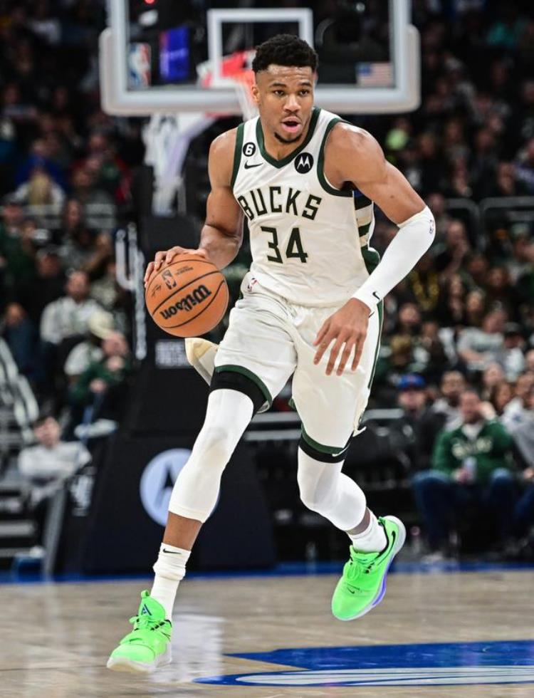过去10年总数据最好的10位巨星约基奇10库里7哈登威少太强