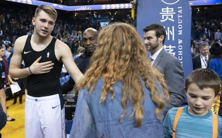 东契奇未来超级巨星「未来的NBA超巨东契奇不只是数据抢眼来看看这一伟大的表现」