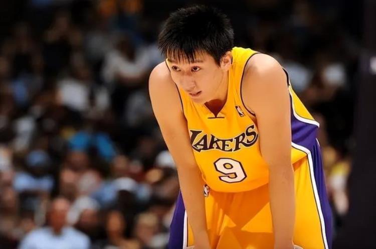 中国篮球运动员在nba的成就最大收入最高的是谁「中国篮球运动员在NBA的成就最大收入最高」