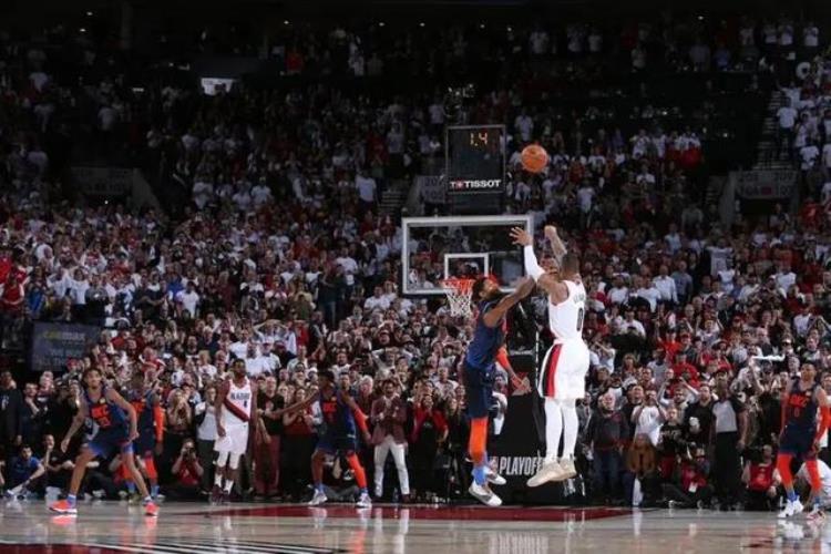 nba历史得分榜算不算季后赛「历史级别的得分盛宴单场轰71分却无缘季后赛你该学詹皇去抱团」