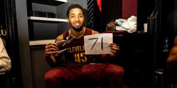 nba历史得分榜算不算季后赛「历史级别的得分盛宴单场轰71分却无缘季后赛你该学詹皇去抱团」