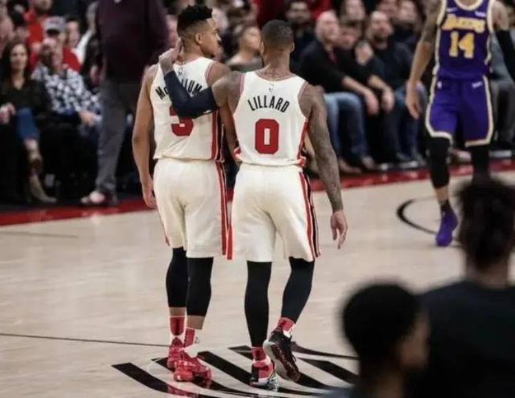 nba历史得分榜算不算季后赛「历史级别的得分盛宴单场轰71分却无缘季后赛你该学詹皇去抱团」