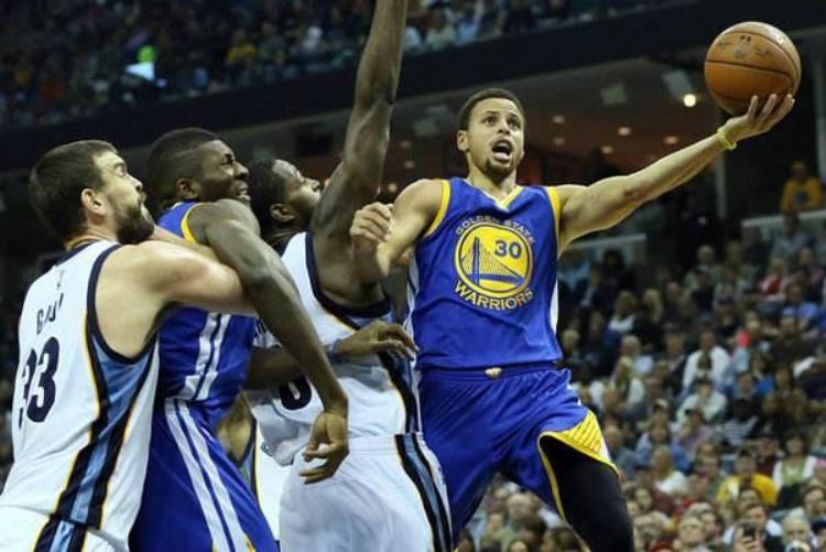 詹姆斯被巴里亚防住「NBA球员的核心力量詹姆斯顶不动巴里亚库里突破总被上身体」