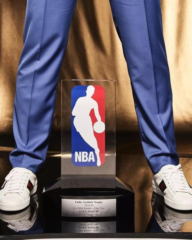 nba2019年得分王是谁「春风得意NBA1819赛季各大奖项得主帅气定妆照」