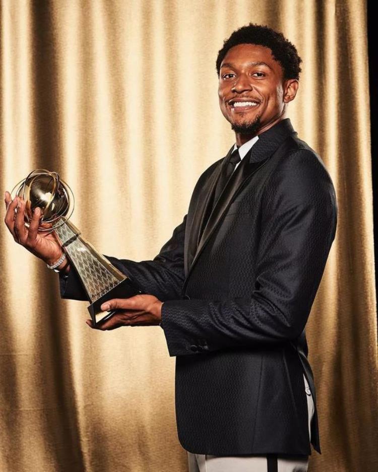 nba2019年得分王是谁「春风得意NBA1819赛季各大奖项得主帅气定妆照」