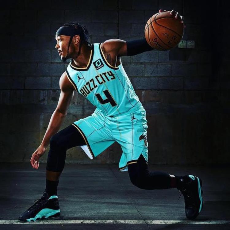 nba最新城市版球衣「NBA球员上身新赛季城市版球衣独行侠和猛龙队很帅」