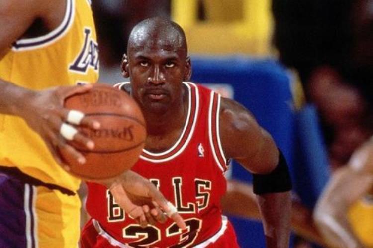 篮球死亡缠绕防守「死亡缠绕NBA历史上拿过9次一防的仅此4人老詹和小卡都做不到」
