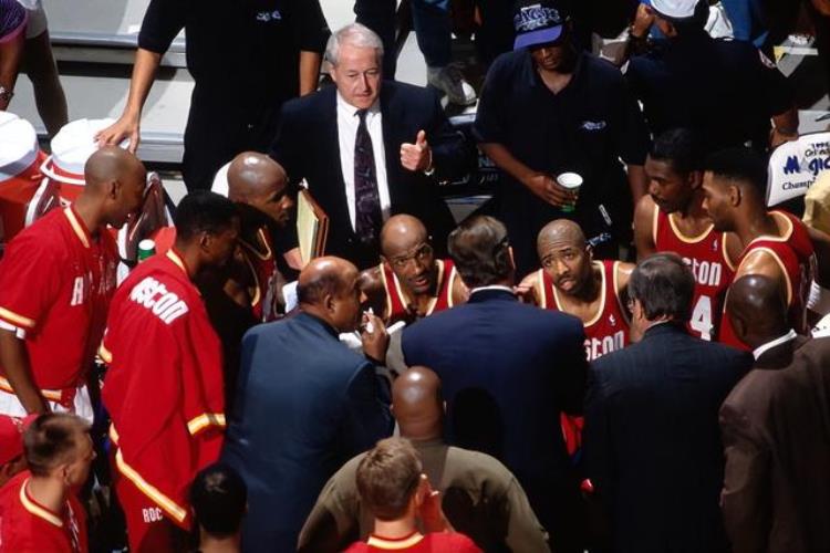 nba历史共76次总决赛里一共出现了几次四比零横扫世界「NBA历史共76次总决赛里一共出现了几次四比零横扫」
