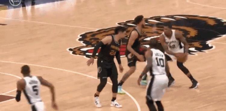 NBA45年纪录被终结附加赛历史首个三双出现了