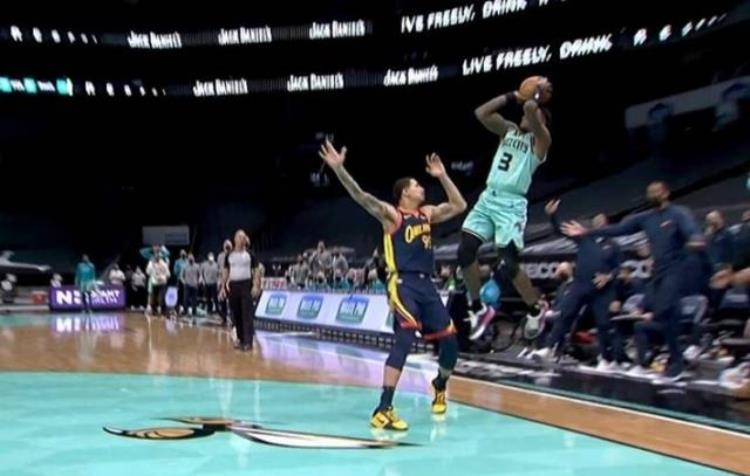 nba十大压哨绝杀「年度盘点之十大压哨绝杀格拉汉姆后场超远东契奇抛投三分」