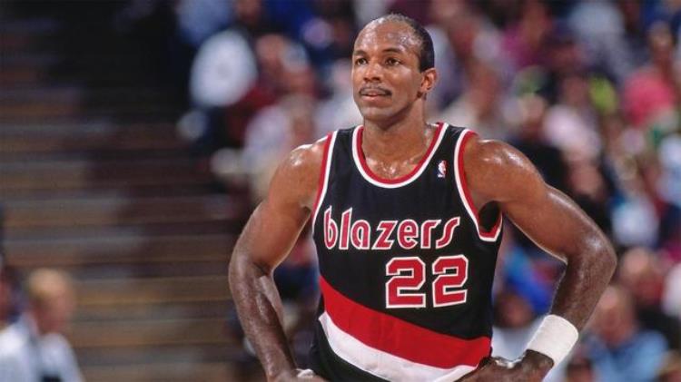 nba历史抢断王前十现役占两位球员「NBA历史抢断王前十现役占两位」
