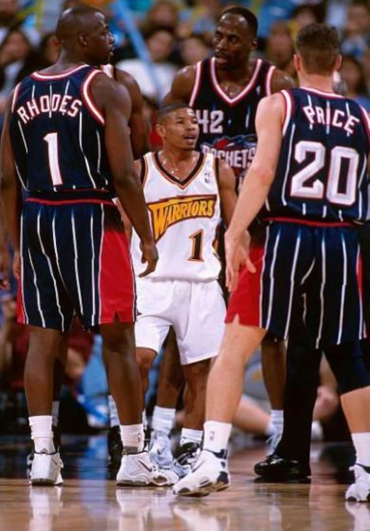 nba史上最矮的人「NBA史上最矮球员却能盖帽尤因抢断乔丹差点进入名人堂」
