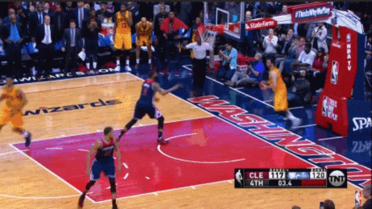 nba十大压哨绝杀「年度盘点之十大压哨绝杀格拉汉姆后场超远东契奇抛投三分」