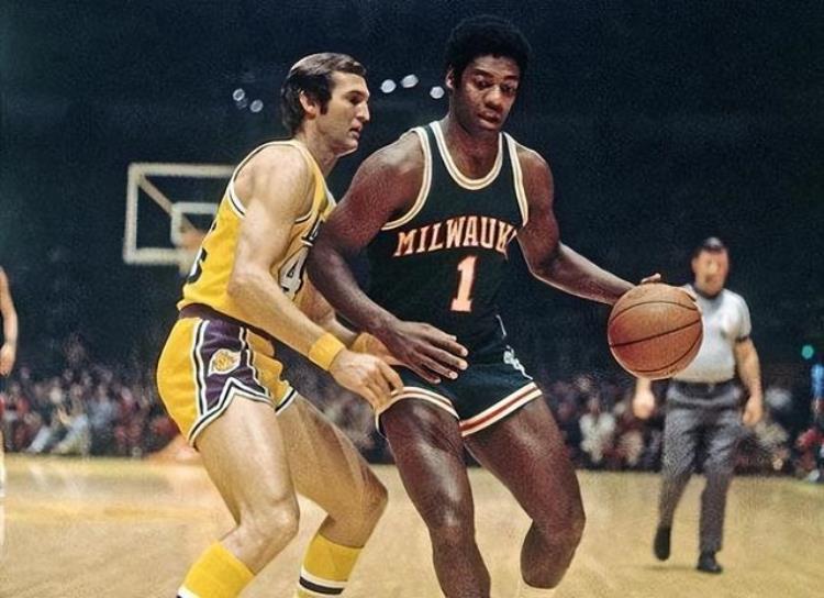 nba历史金字塔排名「美媒评NBA历史超巨金字塔KD大梦四档库里三档詹皇科比并列」
