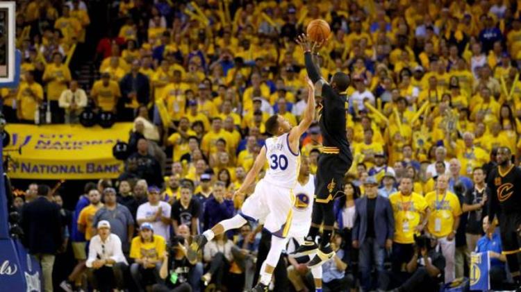 nba的经典时刻「6个NBA的经典瞬间哪一个至今再看依旧能让你兴奋和感动」