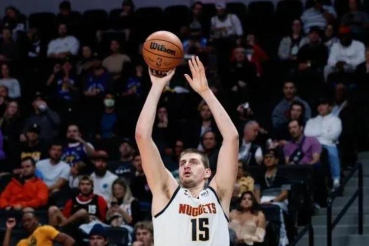 nba赛季场均助攻排行「美媒列出近10个赛季得分篮板和助攻最多的球员詹姆斯非数据迷」