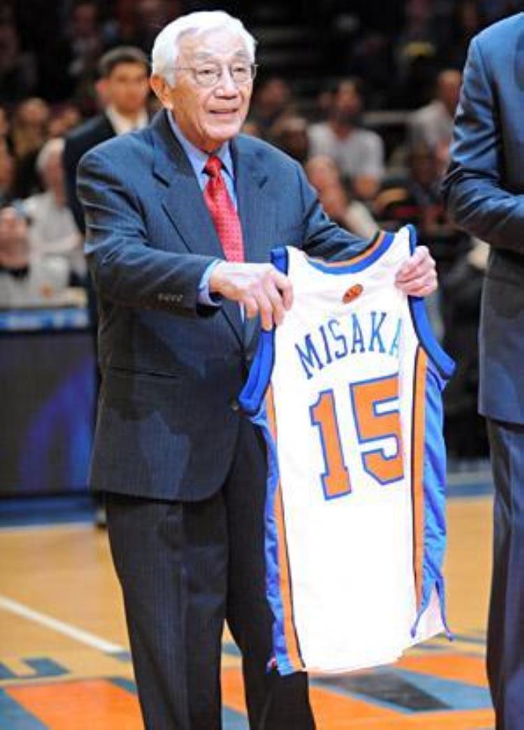 nba现役第一白人「NBA历史第一位非白人球员不是黑人你没看错他是一位黄种人」