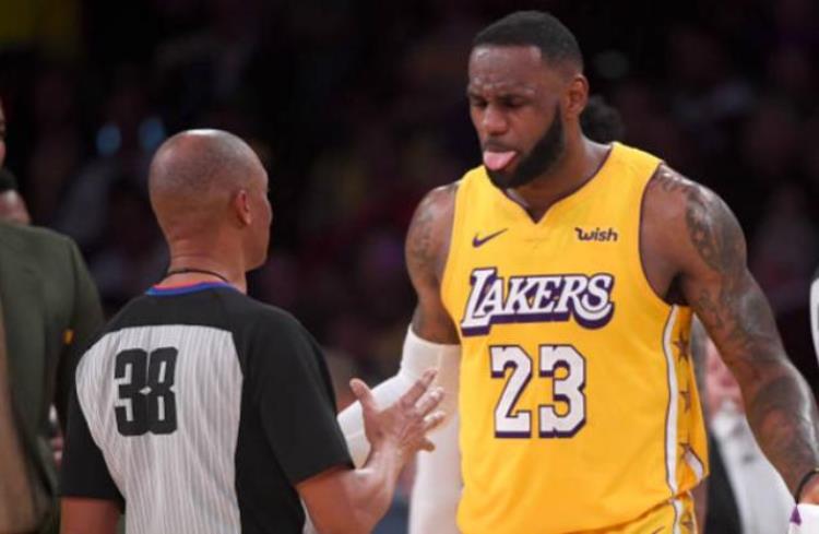 nba走步次数最多的球星「谁是NBA走步王美媒公布近20年数据魔兽登顶詹姆斯也上榜了」