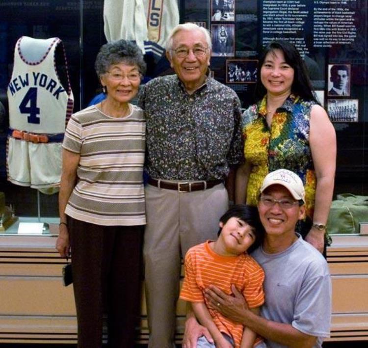 nba现役第一白人「NBA历史第一位非白人球员不是黑人你没看错他是一位黄种人」