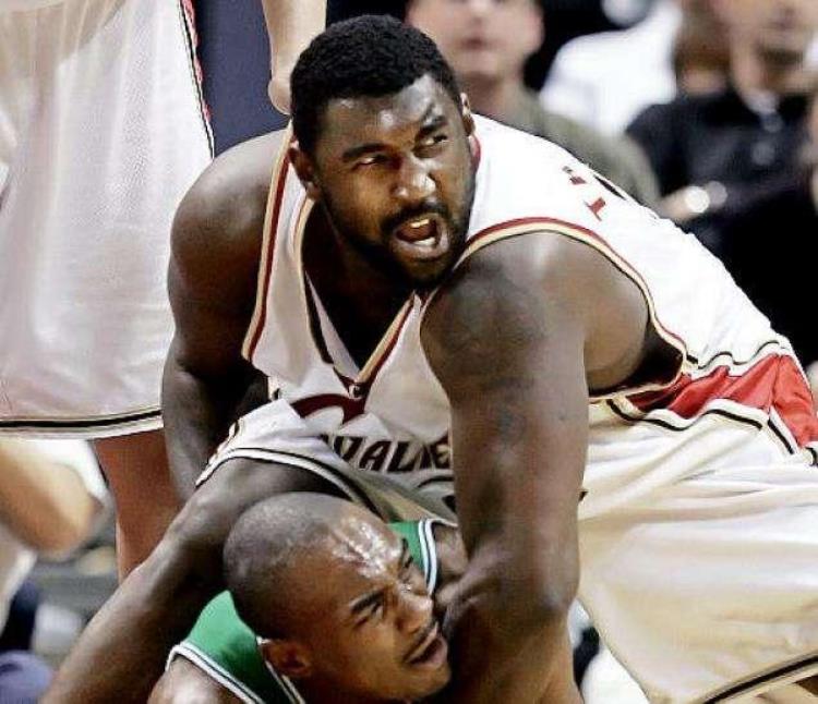 nba肥胖版「NBA7大肥胖型球员300斤奥胖都小菜一碟第4位像一个大圆球」