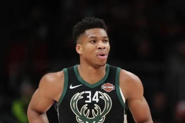 nba赛季场均助攻排行「美媒列出近10个赛季得分篮板和助攻最多的球员詹姆斯非数据迷」